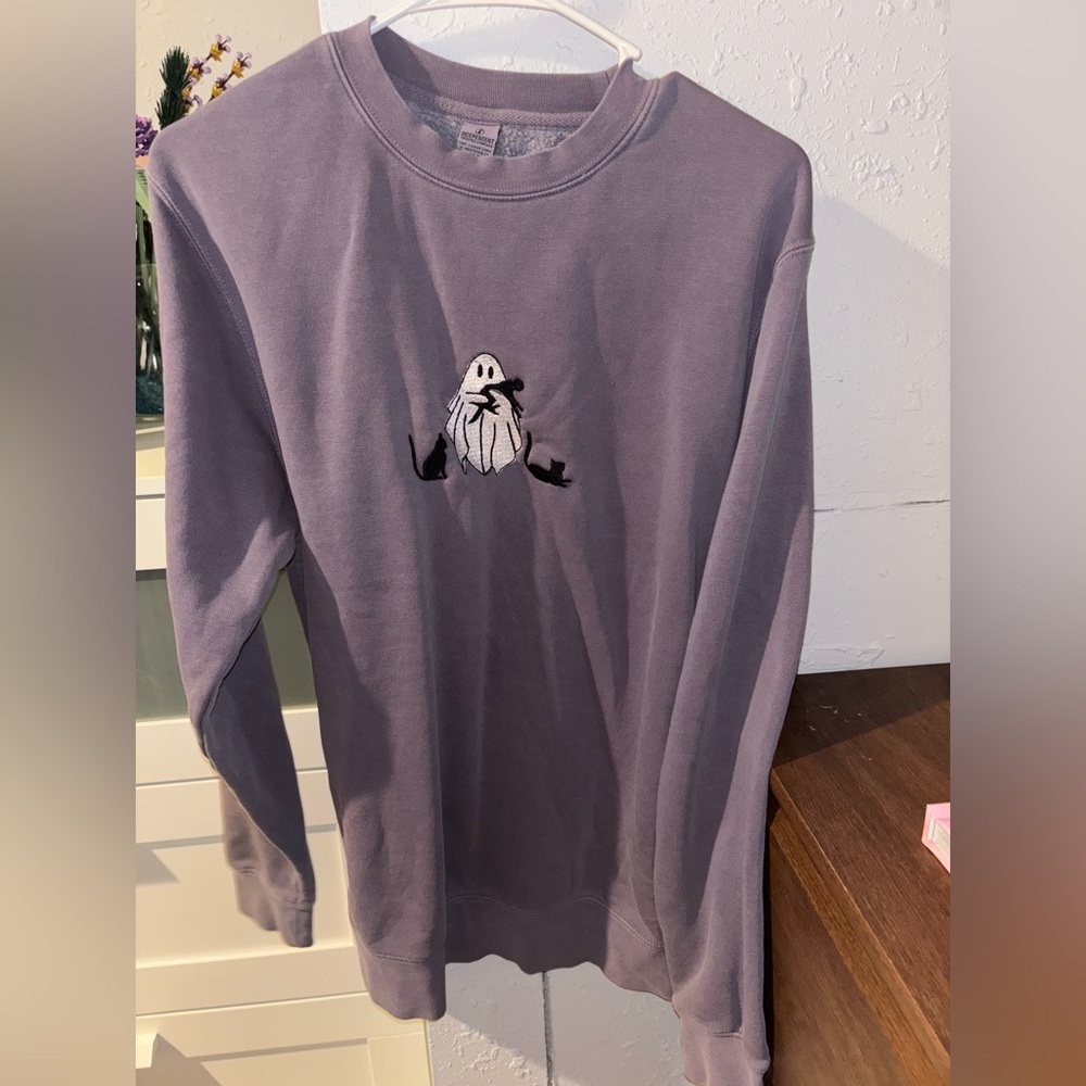 Oversized Embroidered crew neck purple small